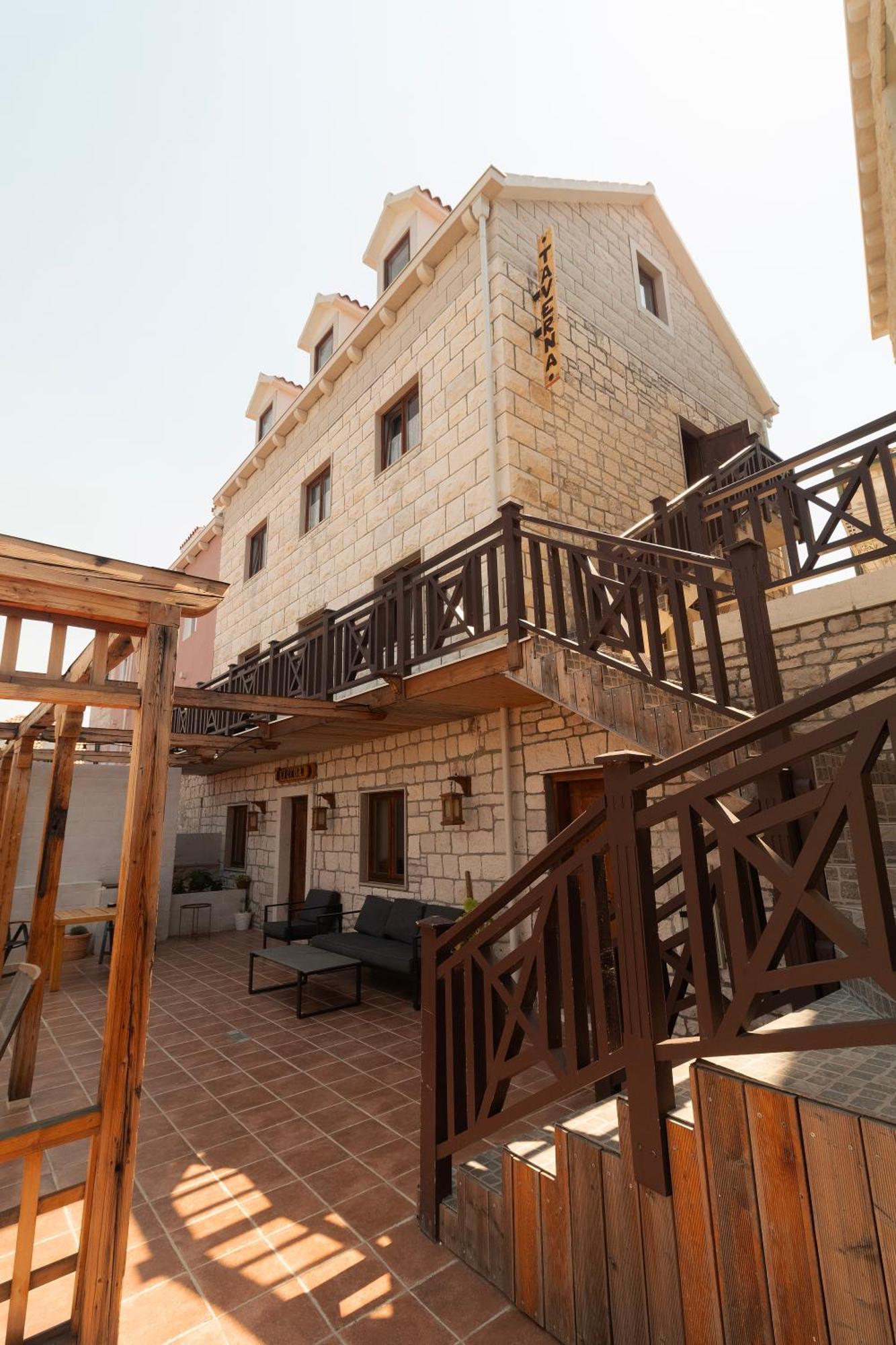 Taverna & Rooms Sutivan Exterior photo